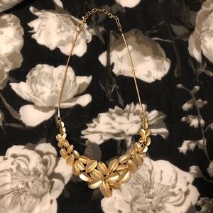 🍃 Brushed Gold tone botanical statement necklace